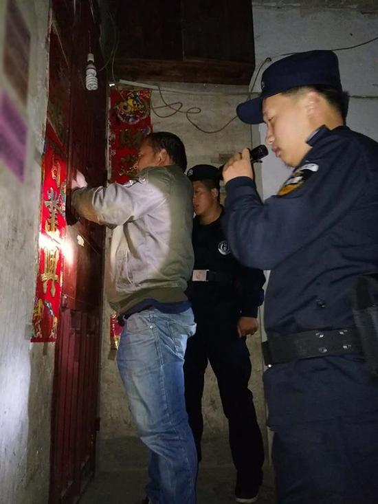 连云港粗心妈妈误将幼女锁家中 